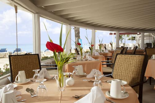 3 restaurants, spécialités Cuisine des Caraïbes