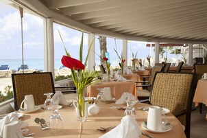 3 restaurantes; se sirve desayuno, almuerzo y cena