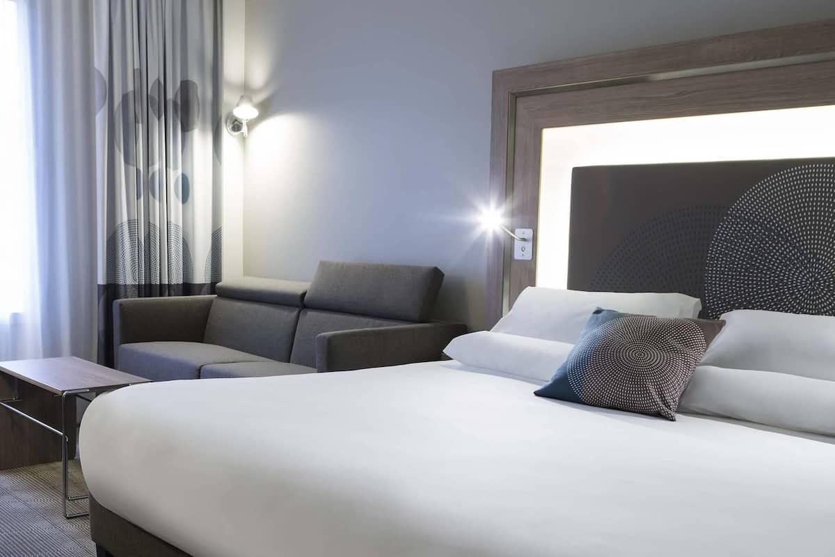 premium bedding, in-room safe, desk, blackout curtains