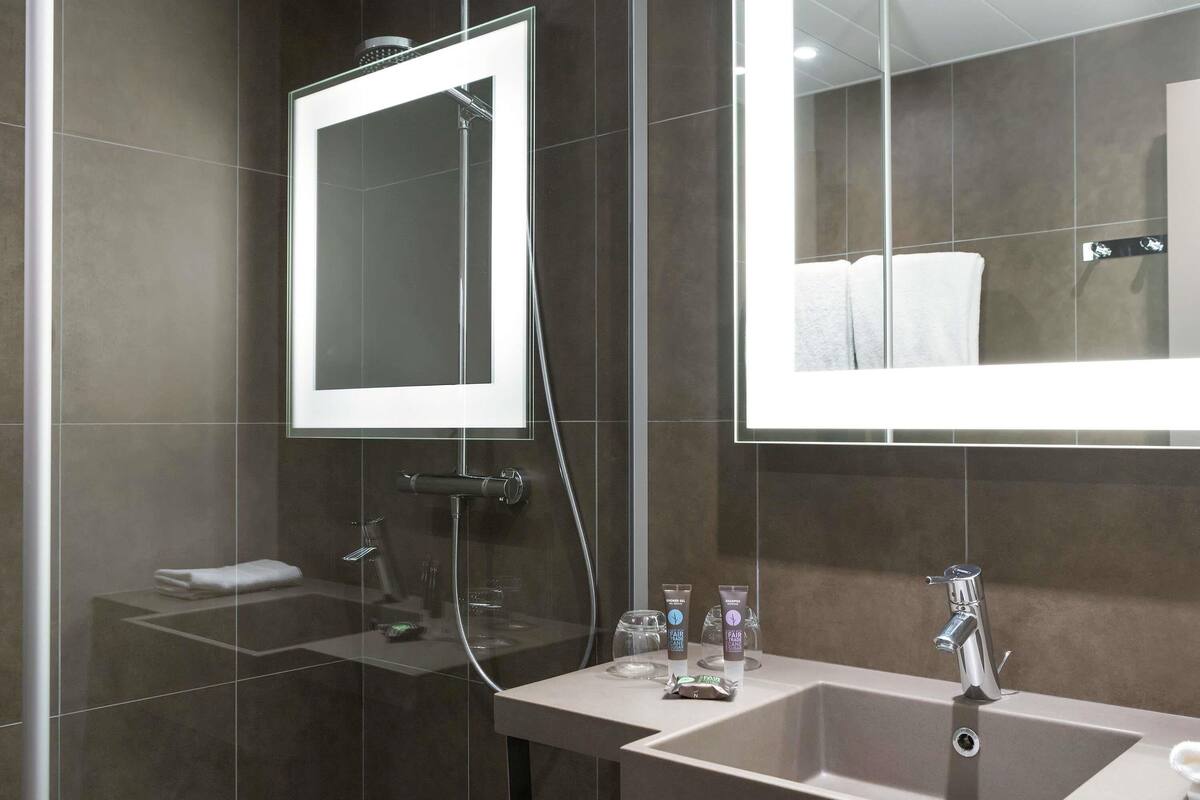 premium bedding, in-room safe, desk, blackout curtains