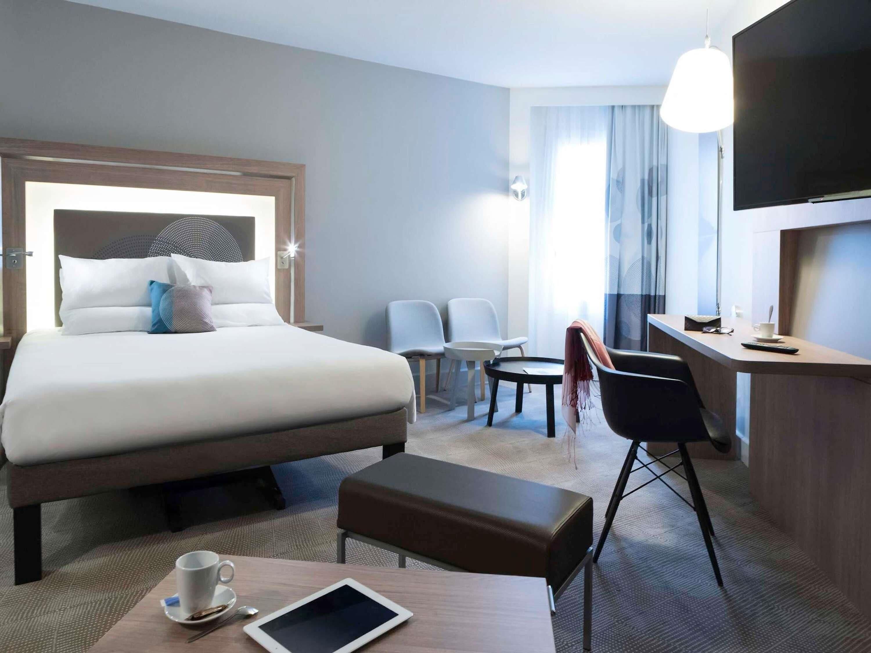 Executive Double Room, 1 Queen Bed with Sofa bed | Premium bedding, in-room safe, desk, blackout curtains