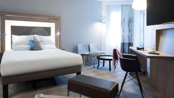 Executive Double Room, 1 Queen Bed with Sofa bed | Premium bedding, in-room safe, desk, blackout curtains