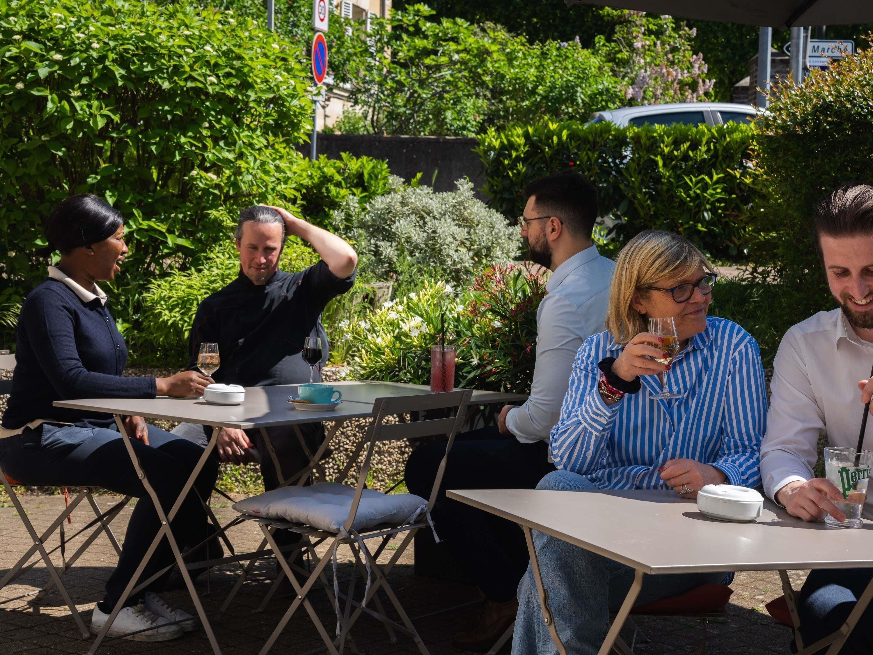 breakfast, lunch and dinner served