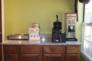 Free continental breakfast 