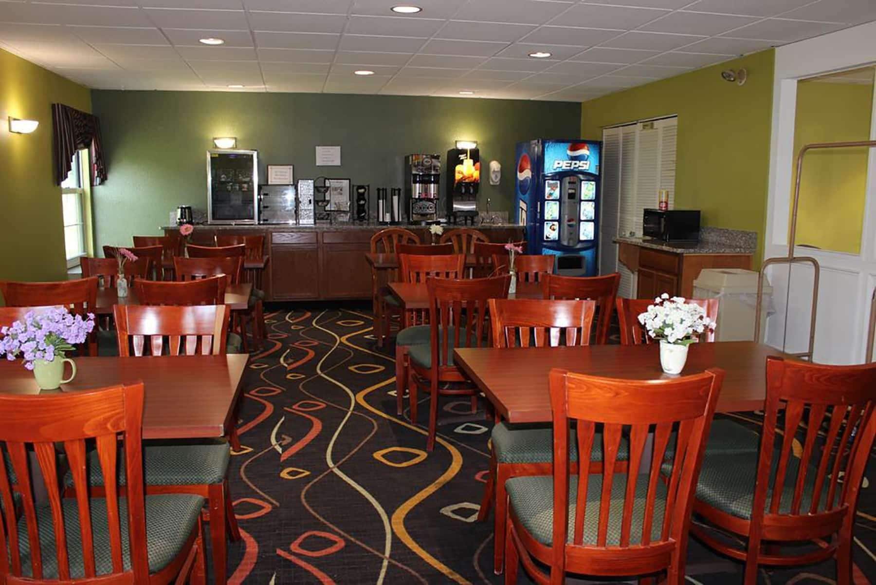 Free daily continental breakfast