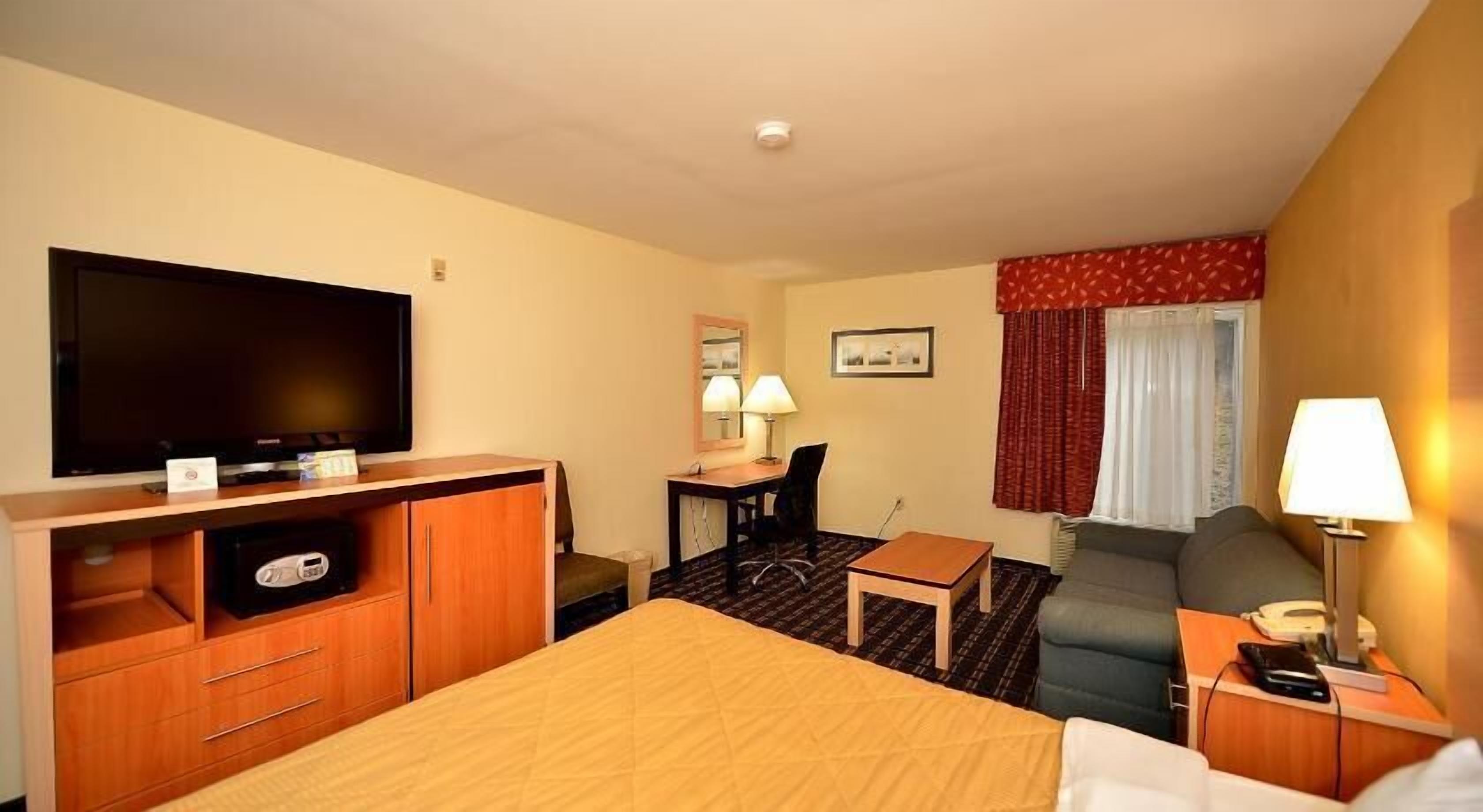 In-room safe, desk, laptop workspace, blackout curtains