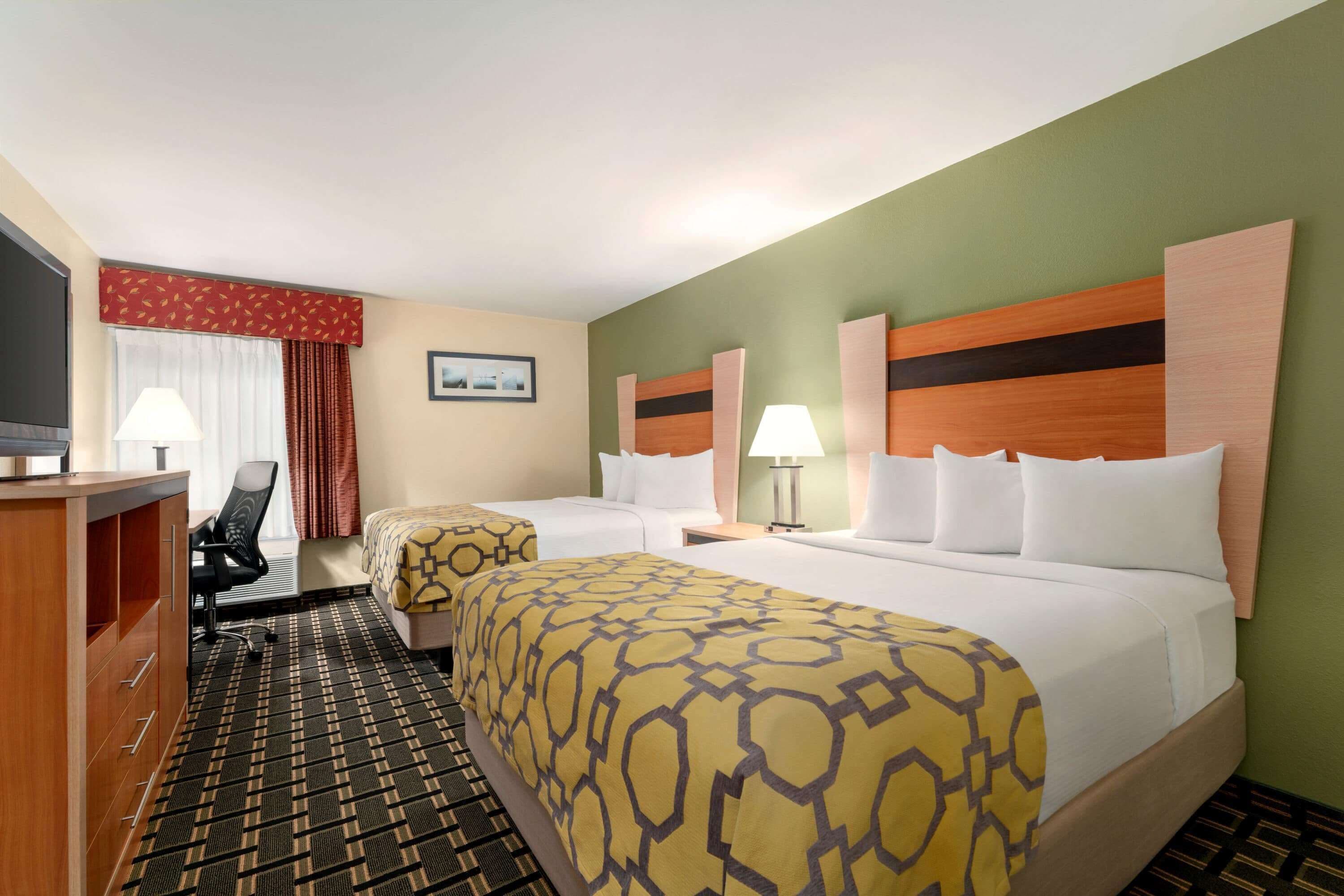 Superior-rum - 2 queensize-sängar - icke-rökare | Värdeförvaringsskåp på rummet, skrivbord och arbetsyta för laptop