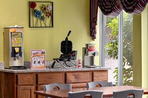 Free daily continental breakfast 