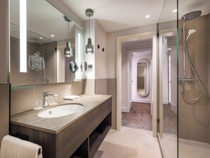Bathroom - Steigenberger Icon Frankfurter Hof (Frankfurt)