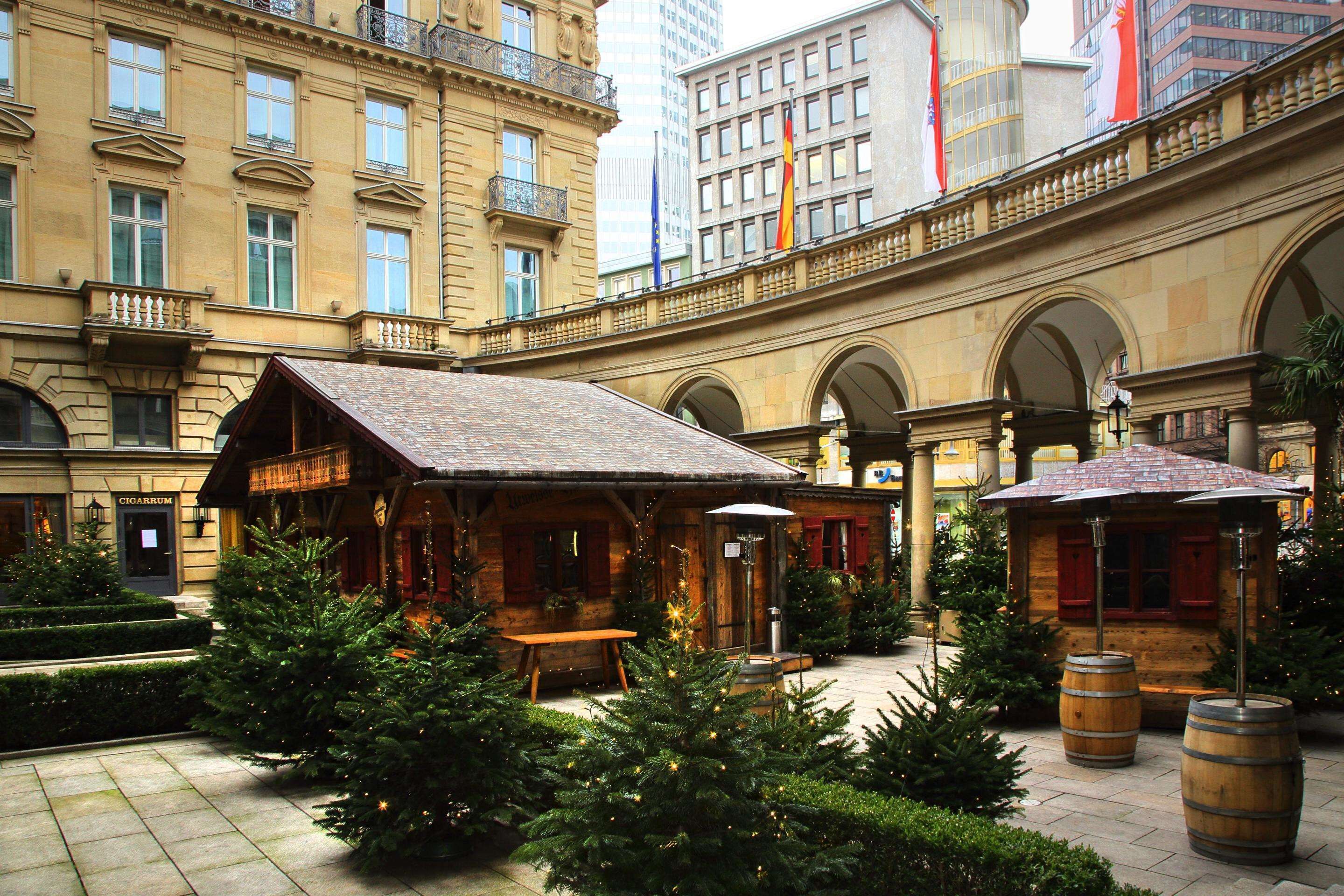 3 か所のレストラン、ランチ、ディナーに営業 (日本料理 / 和食)