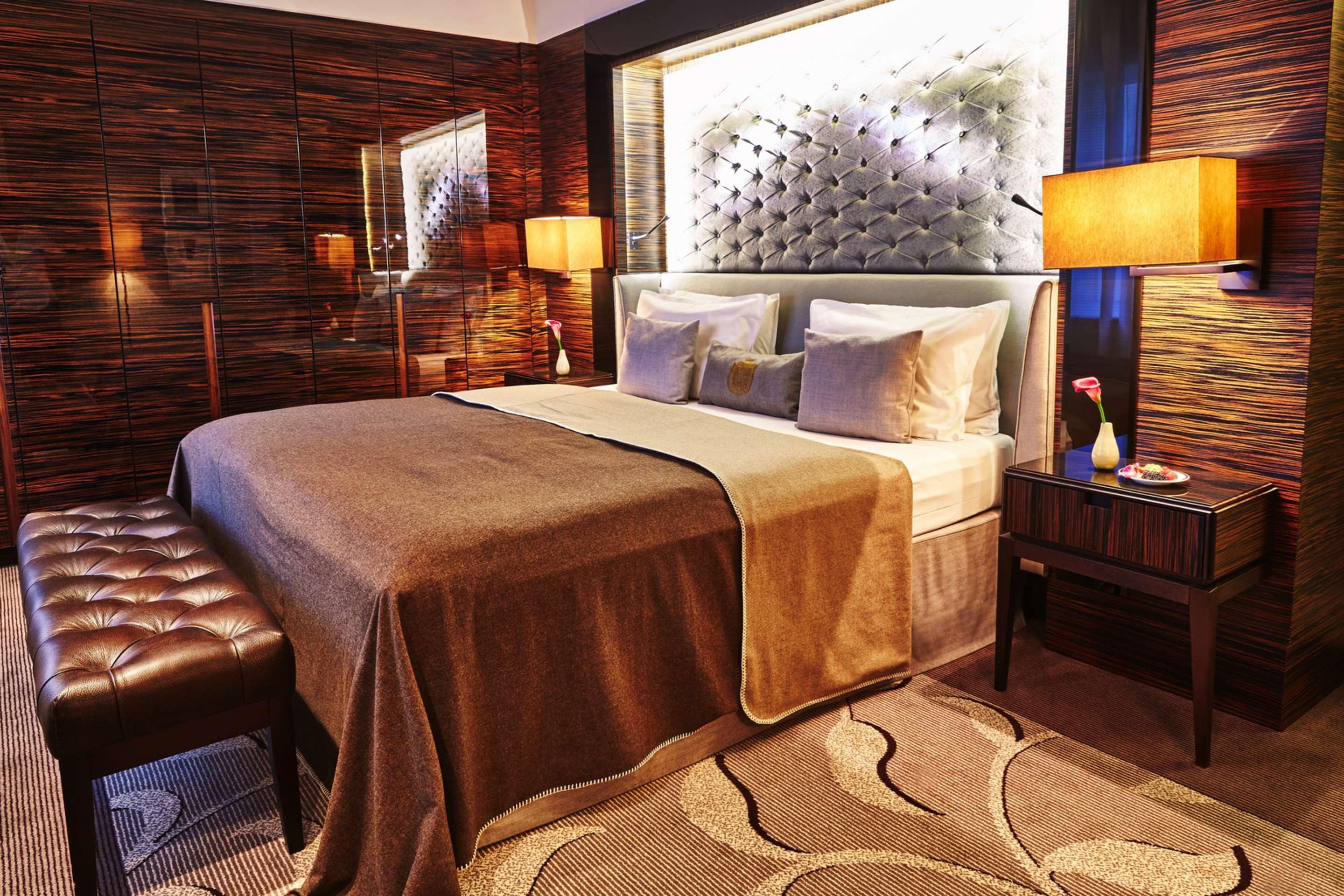 Sengetøy av topp kvalitet, minibar (inkludert) og safe på rommet