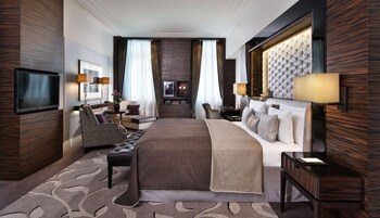 Presidential Suite | Premium bedding, free minibar, in-room safe, individually decorated