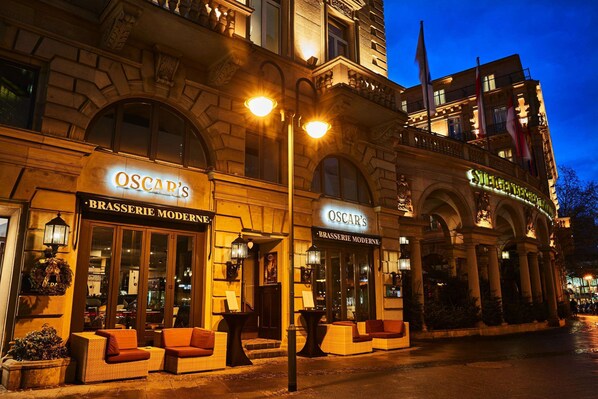 3 restaurants, lunch, dinner served; Japanese cuisine