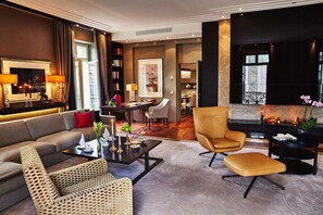 Luxe beddengoed, een minibar, een kluis op de kamer