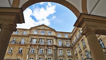 المنشأة من الخارج