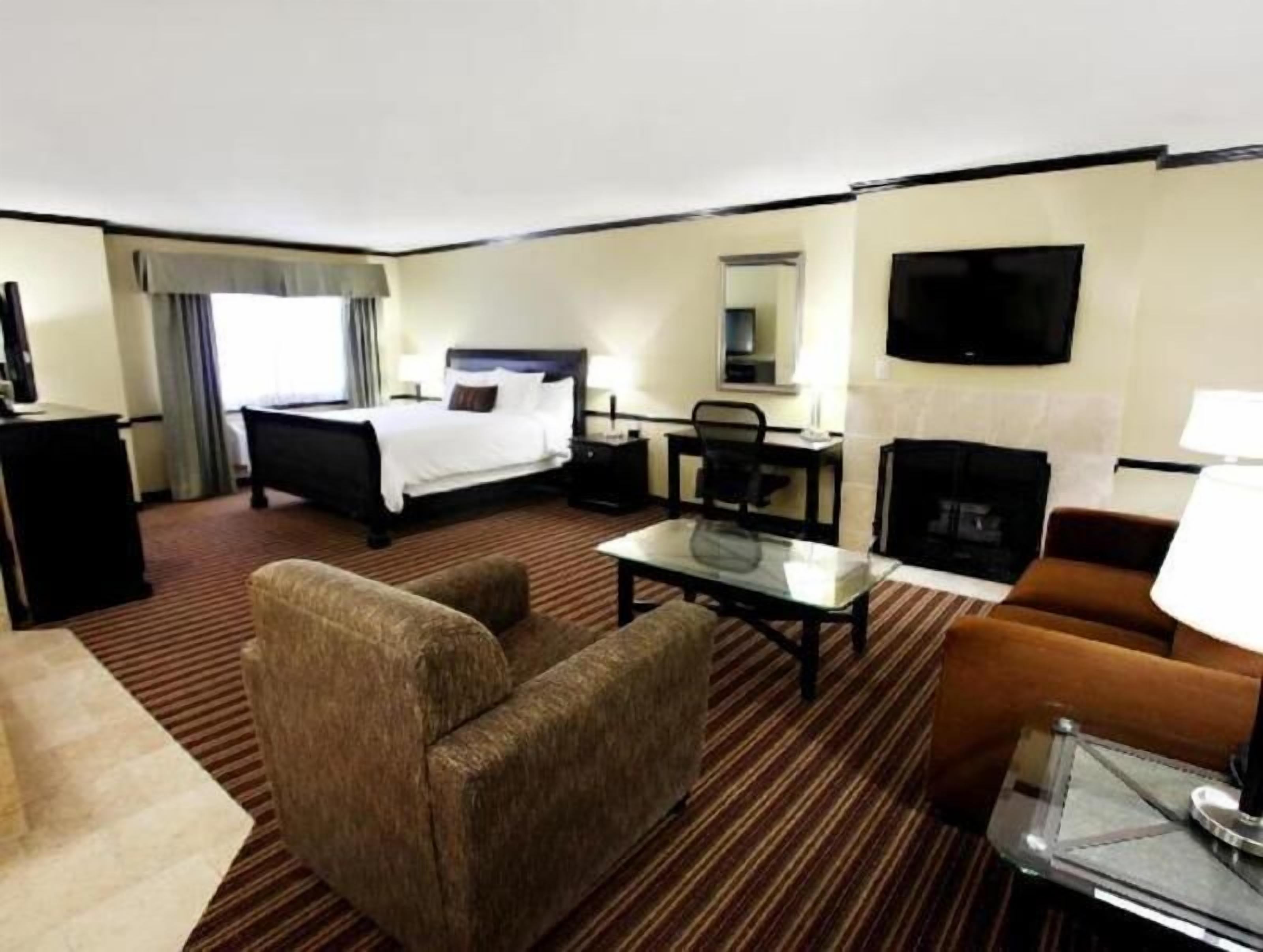 Premium bedding, pillowtop beds, in-room safe, desk