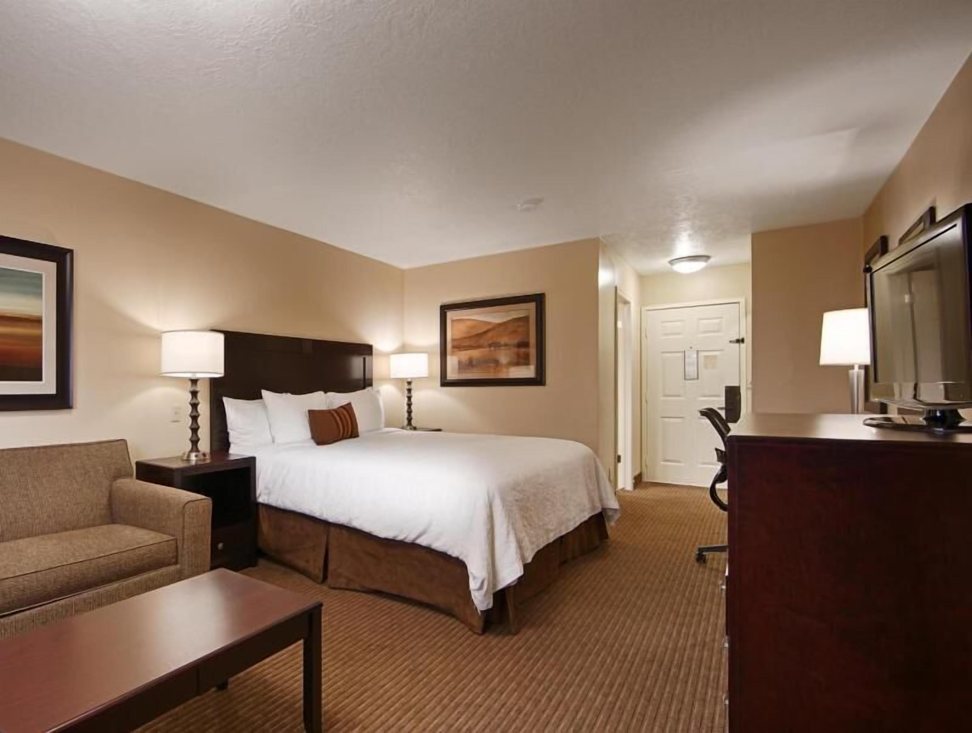 Premium bedding, pillowtop beds, in-room safe, desk