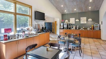 TĂ€gliches inbegriffenes FrĂŒhstĂŒcksbuffet