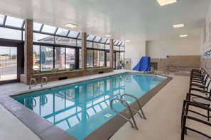 Una piscina cubierta