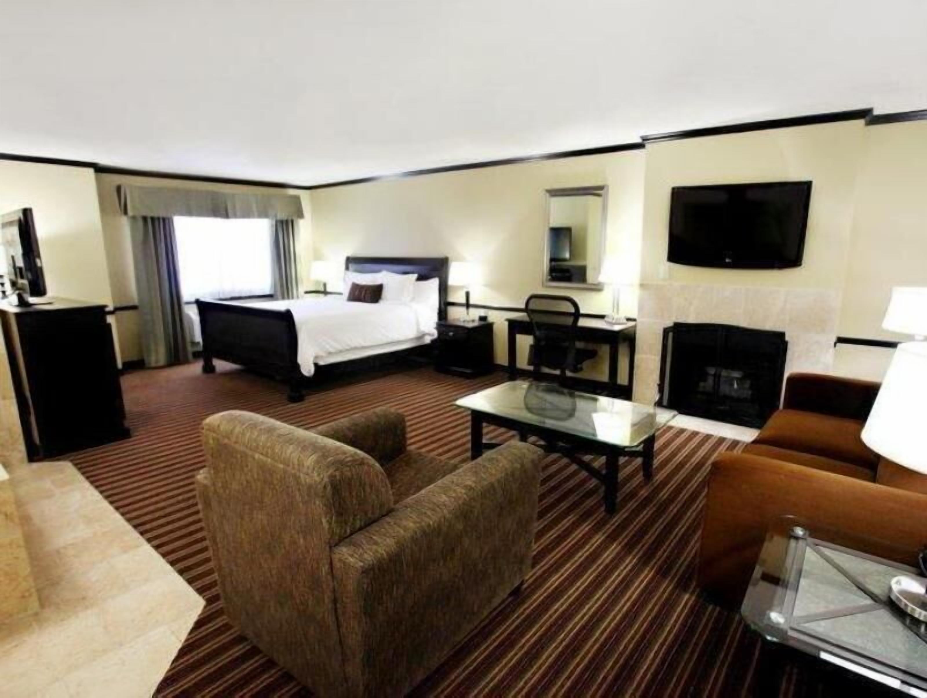 Premium bedding, pillowtop beds, in-room safe, desk