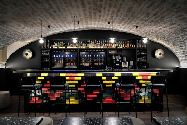 Wine bar