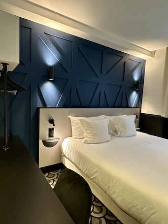 Deluxe Double Room | Premium bedding, in-room safe, desk, blackout drapes