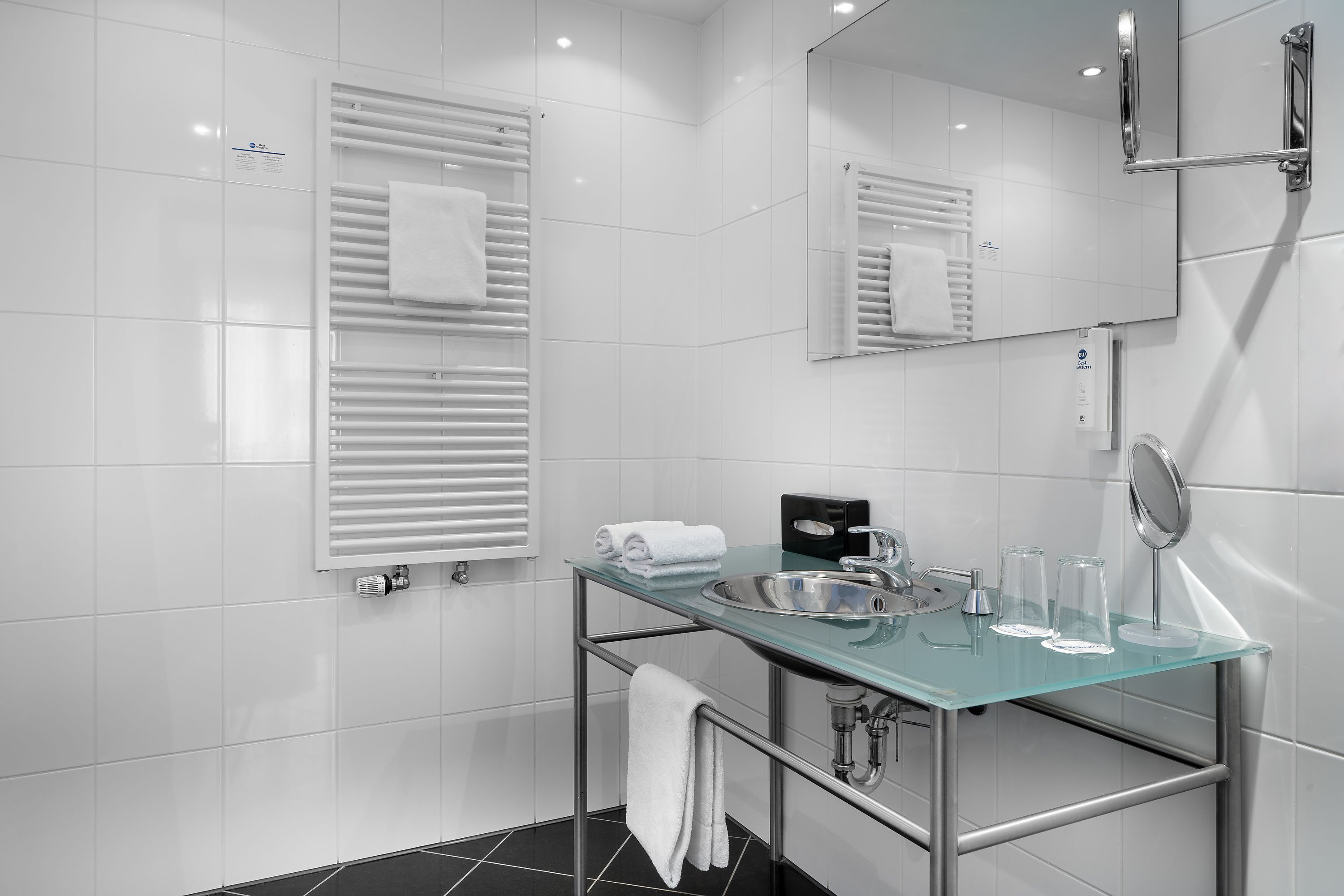 Secador de pelo, toallas