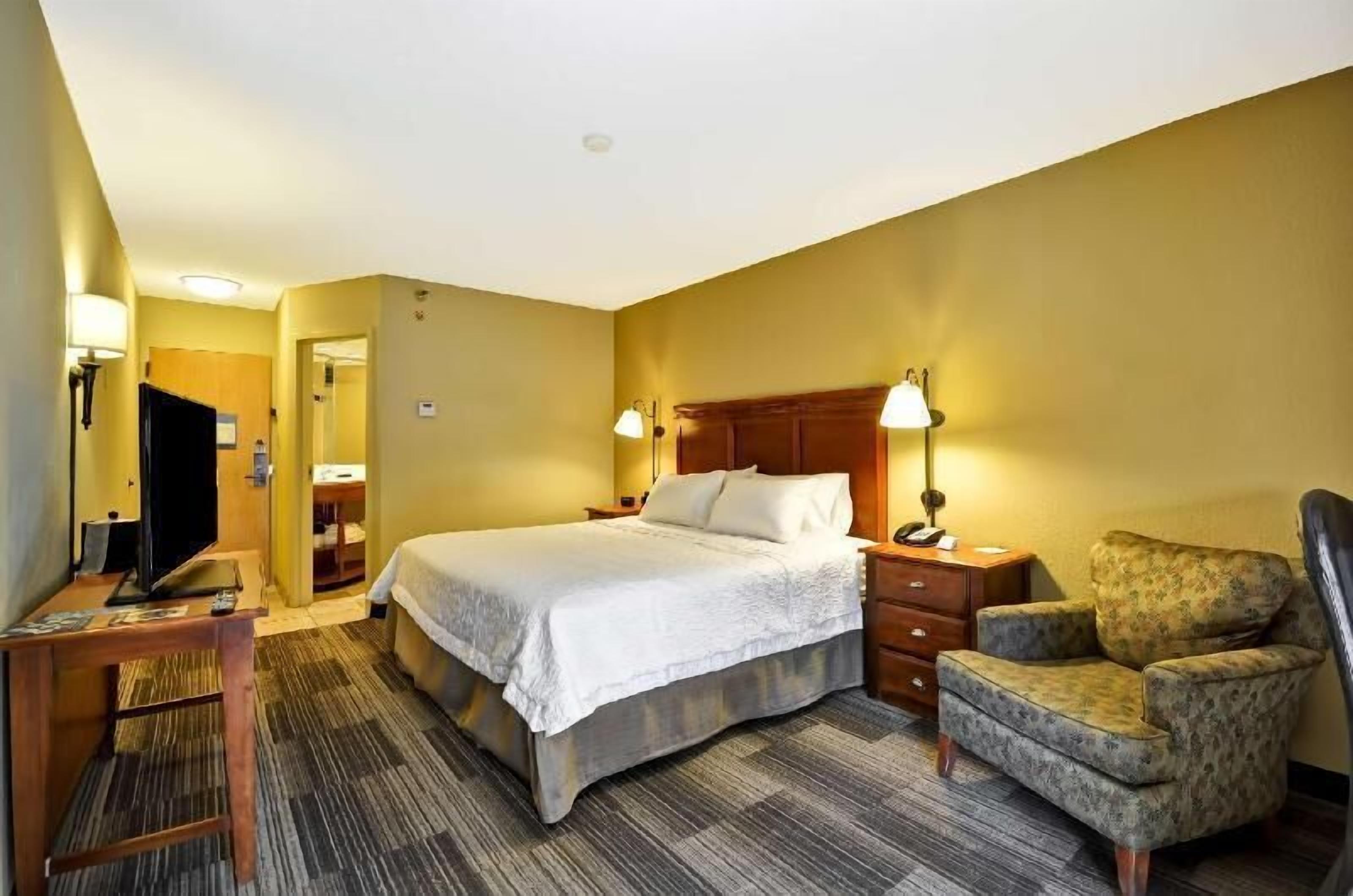 Desk, iron/ironing board, free cribs/infant beds, free WiFi