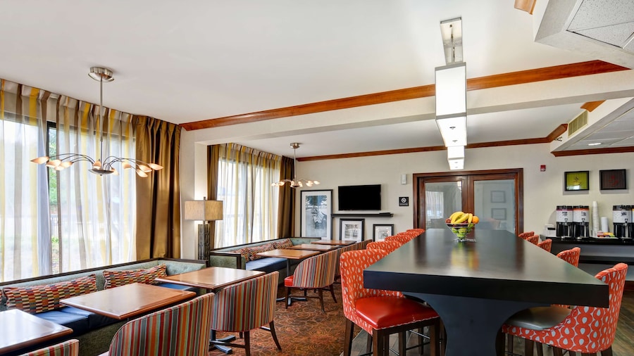 Hampton Inn Memphis-Poplar