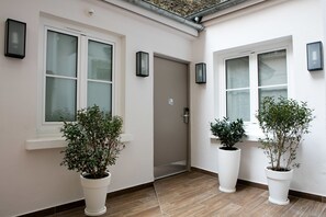 Triple Room | Courtyard