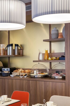 Daily buffet breakfast for a fee - Hotel Des Nations Saint Germain (Paris)