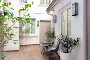 Triple Room | Courtyard