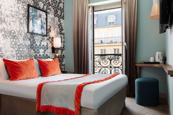 Double or Twin Room | Minibar, in-room safe, free cribs/infant beds, free WiFi - Hotel Des Nations Saint Germain (Paris)