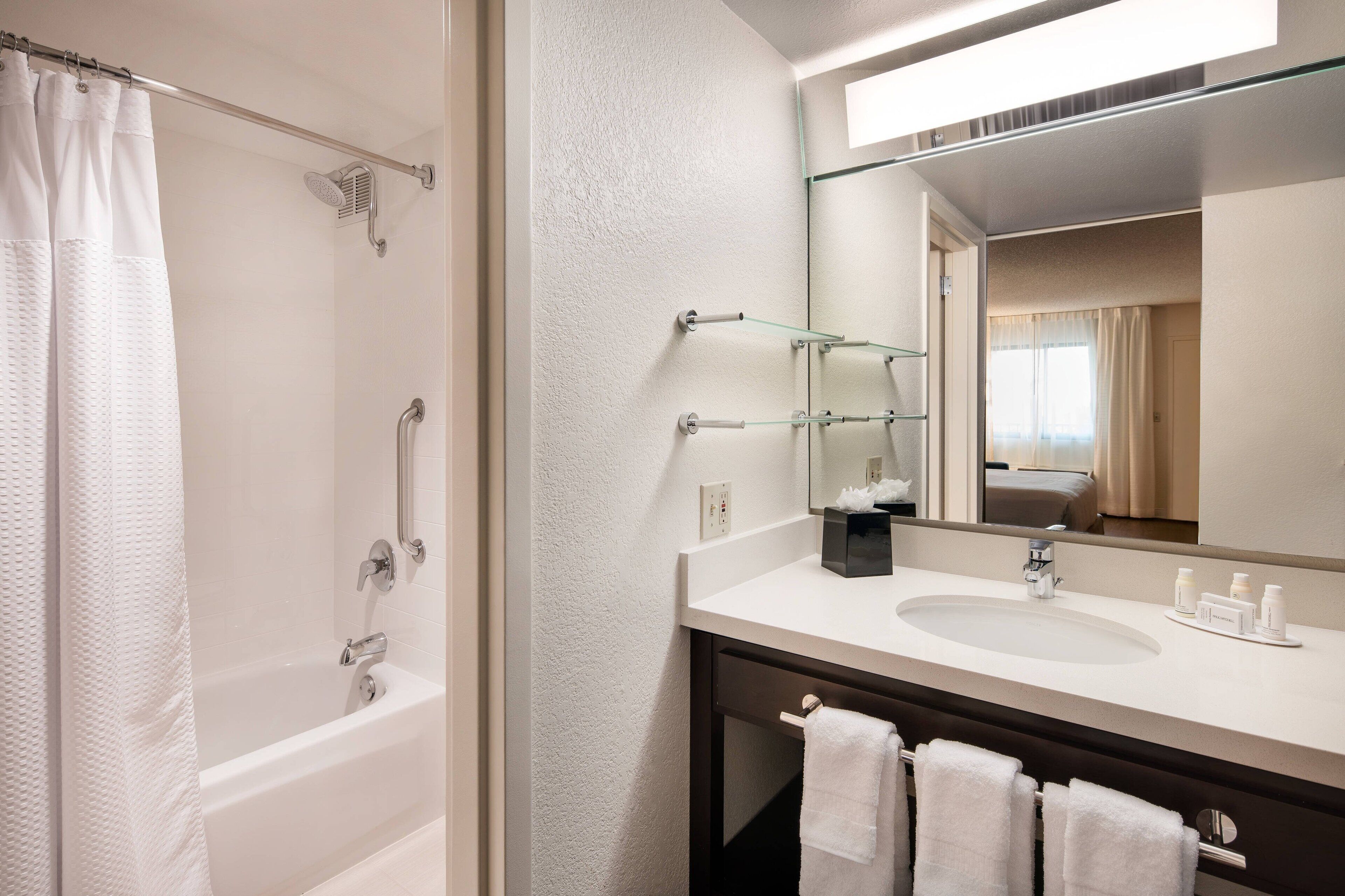 combined shower/bathtub, eco-friendly toiletries, hair dryer, towels