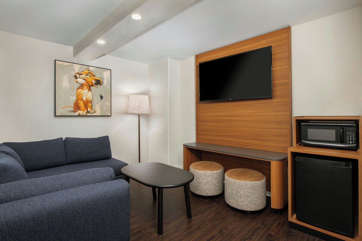 Junior Suite, Multiple Beds | Living room | 55-inch Smart TV with satellite channels, TV