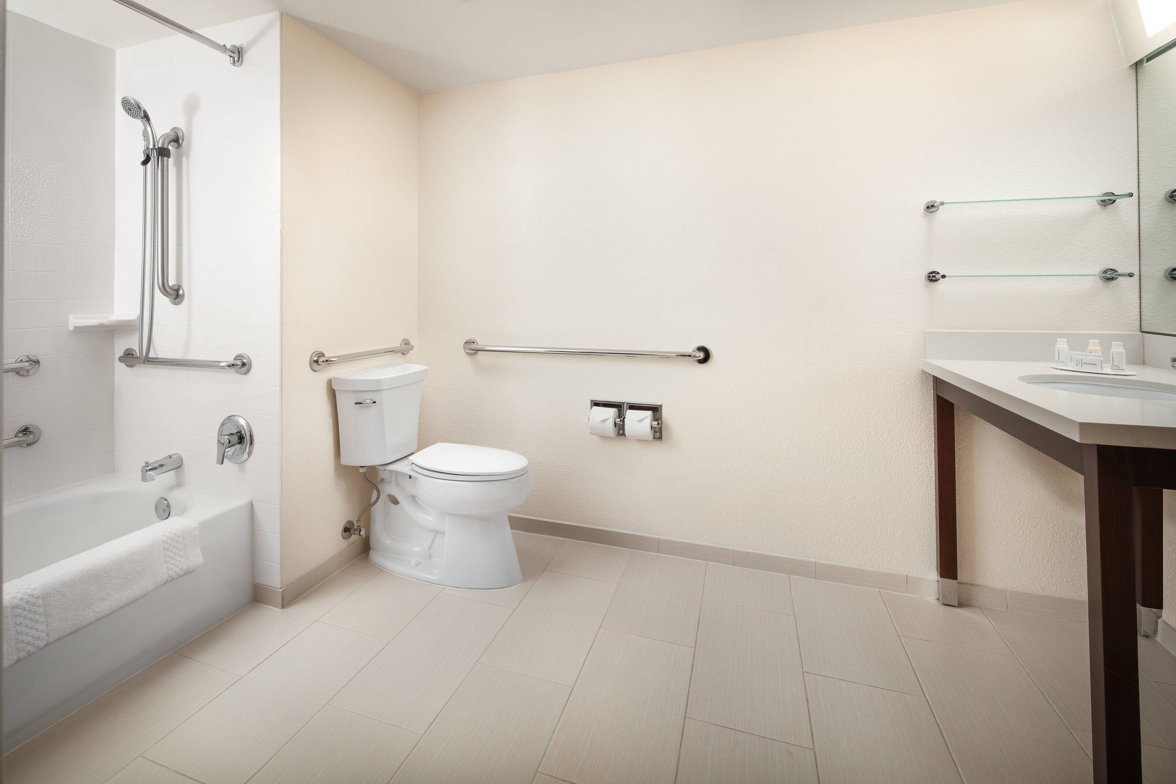 combined shower/bathtub, eco-friendly toiletries, hair dryer, towels