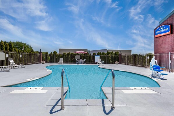 Seasonal outdoor pool, open 8:00 AM to 11:00 PM, pool umbrellas