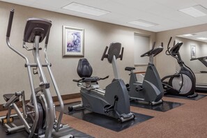 Fitness facility - Howard Johnson by Wyndham Evansville East (Evansville)