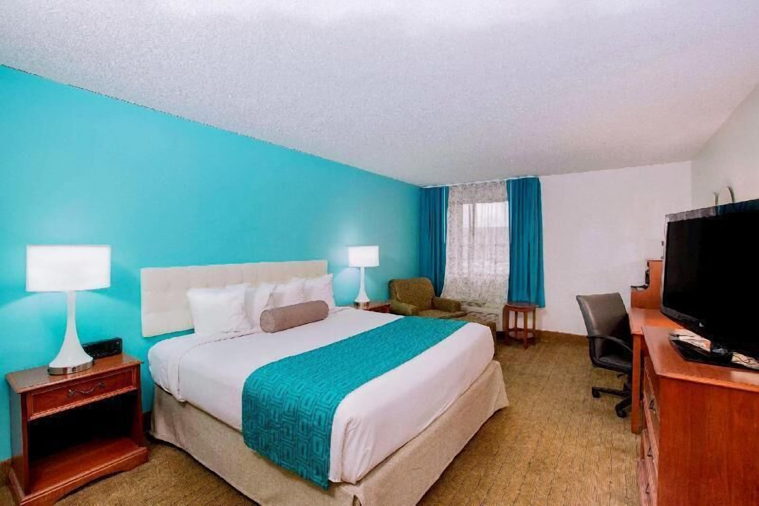 Desk, iron/ironing board, rollaway beds, free WiFi
