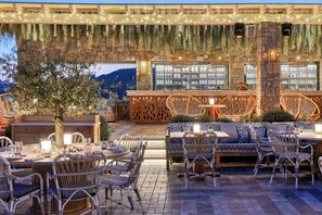 2 restaurants, breakfast, lunch, dinner served; Mediterranean cuisine 