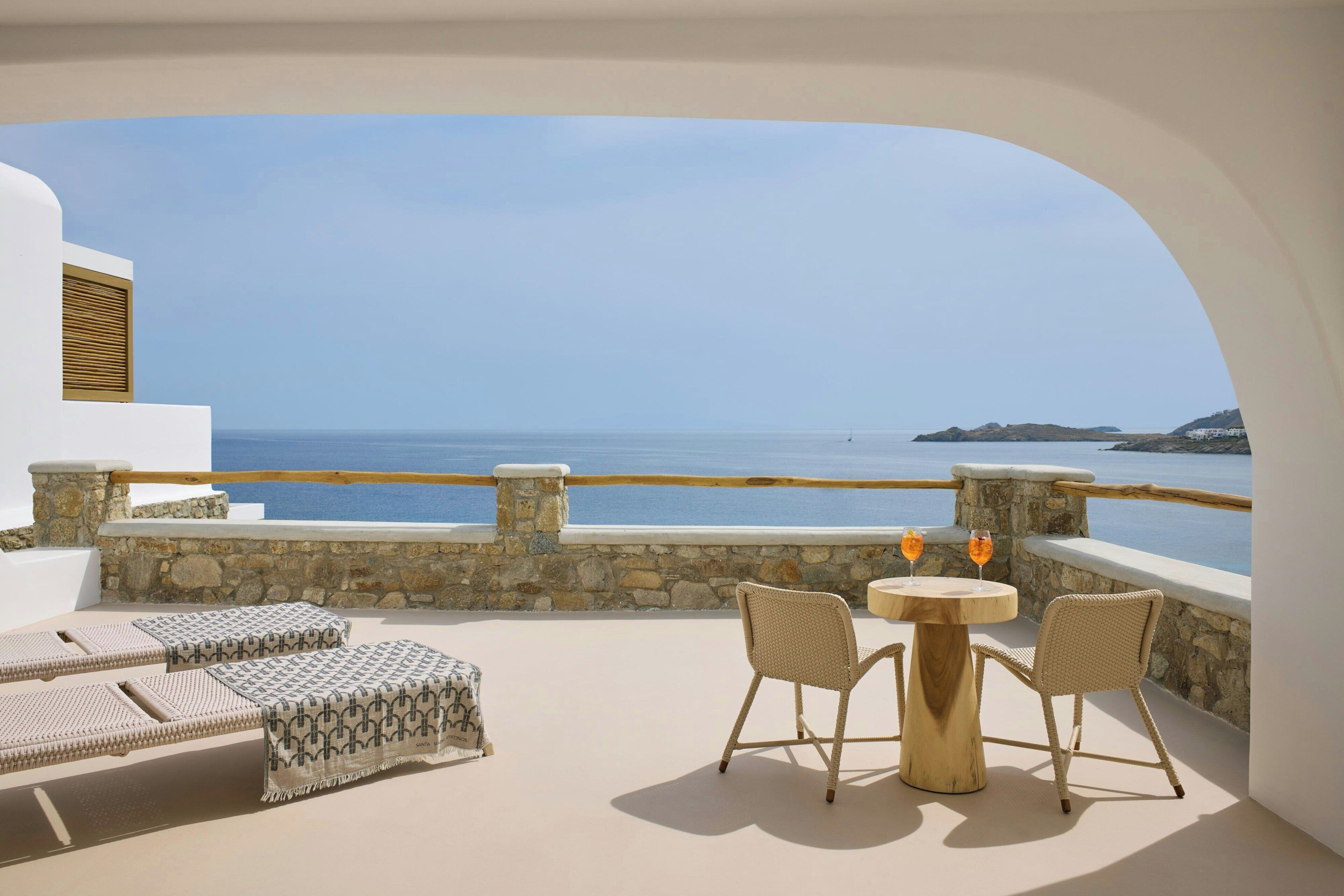 Deluxe Room, 1 King Bed, Sea View (Corner)