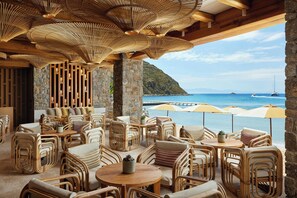 Private beach, sun-loungers, beach umbrellas, beach towels