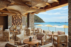 Private beach, sun-loungers, beach umbrellas, beach towels