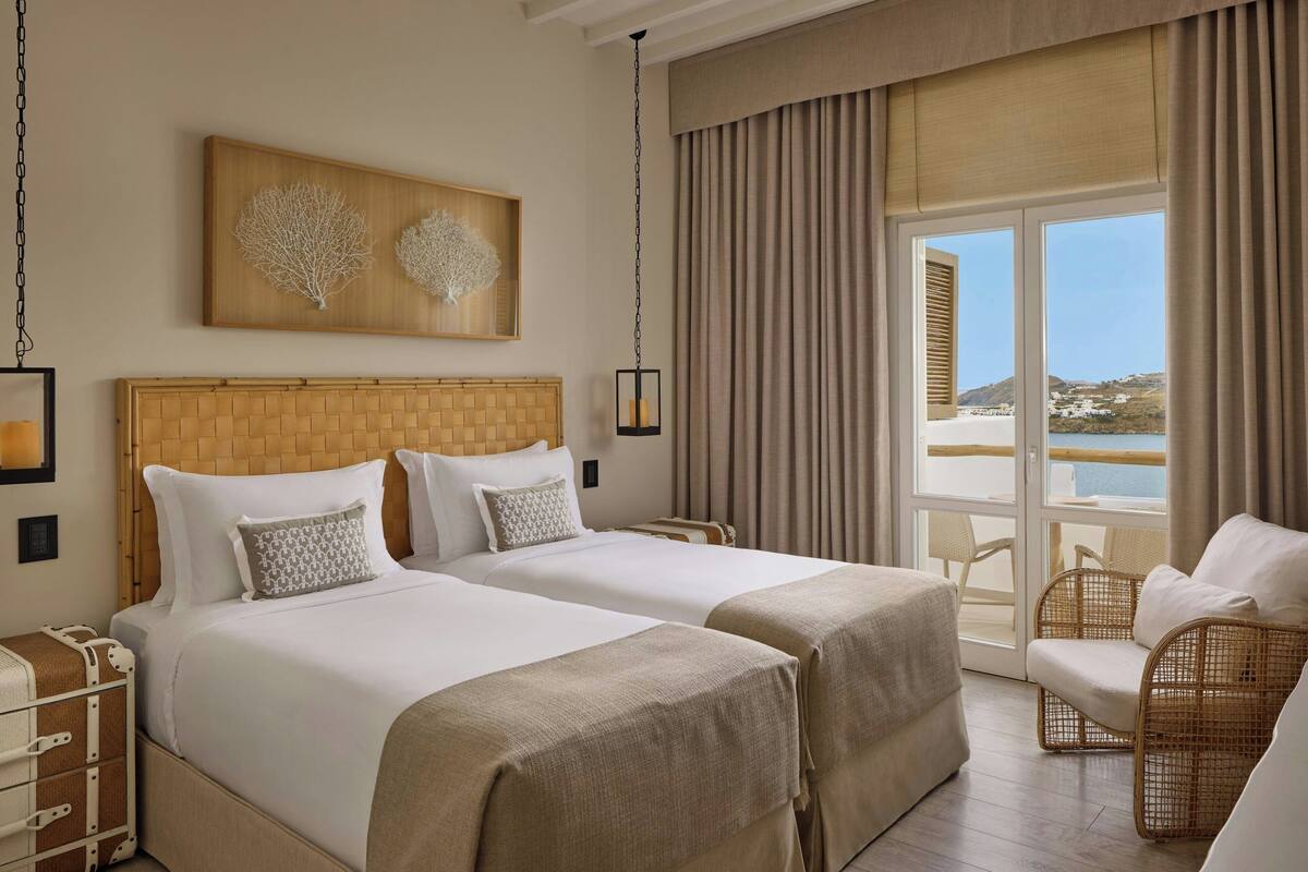 Room, Partial Sea View | Premium bedding, minibar, in-room safe, desk