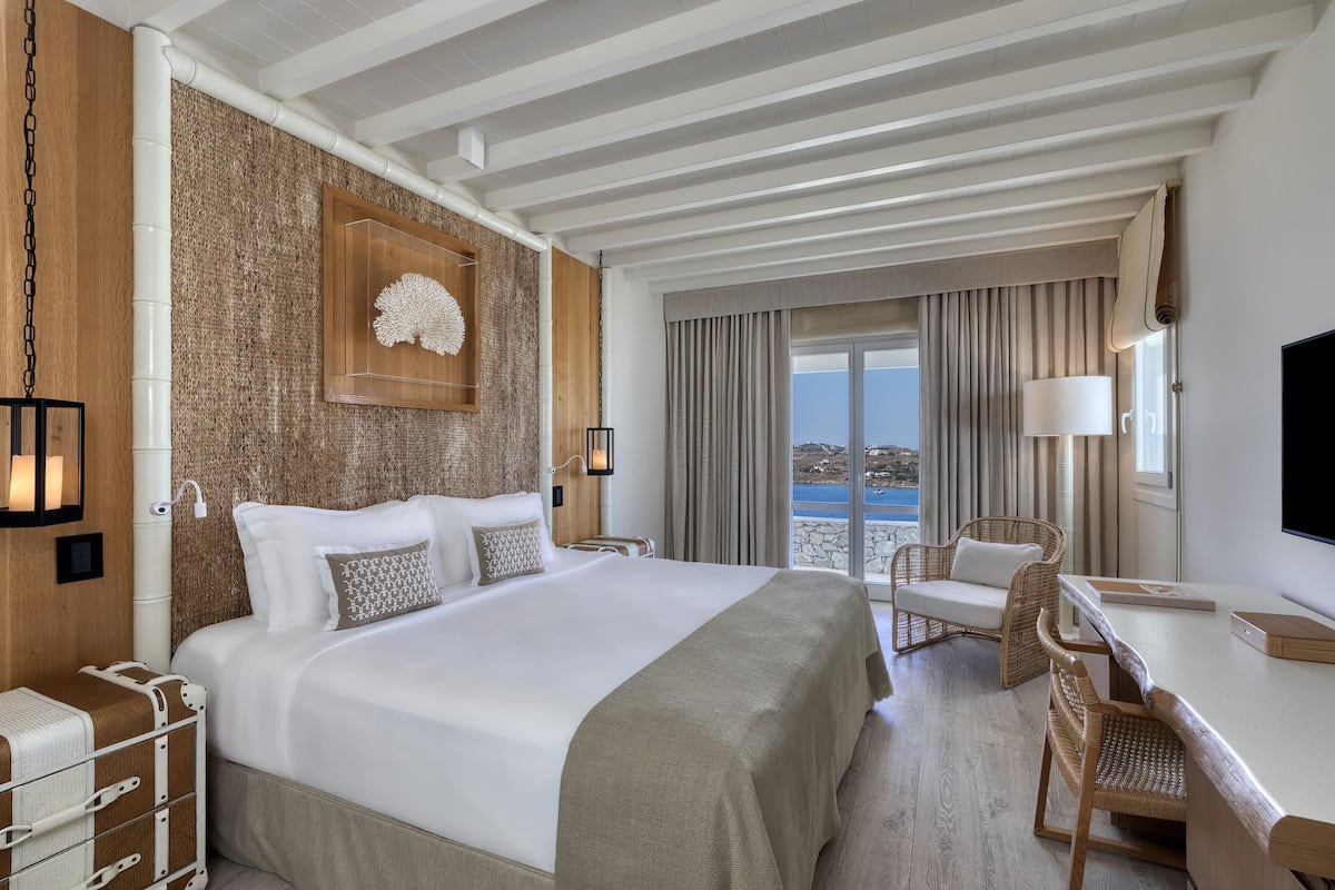 Superior Room, Non Smoking, Sea View | 1 bilik tidur, peralatan tempat tidur premium, bar mini
