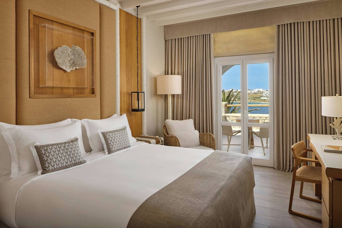 Superior Room, Sea View | Premium bedding, minibar, in-room safe, desk