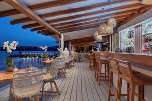 2 restaurantes, café da manhã, culinária mediterrânea