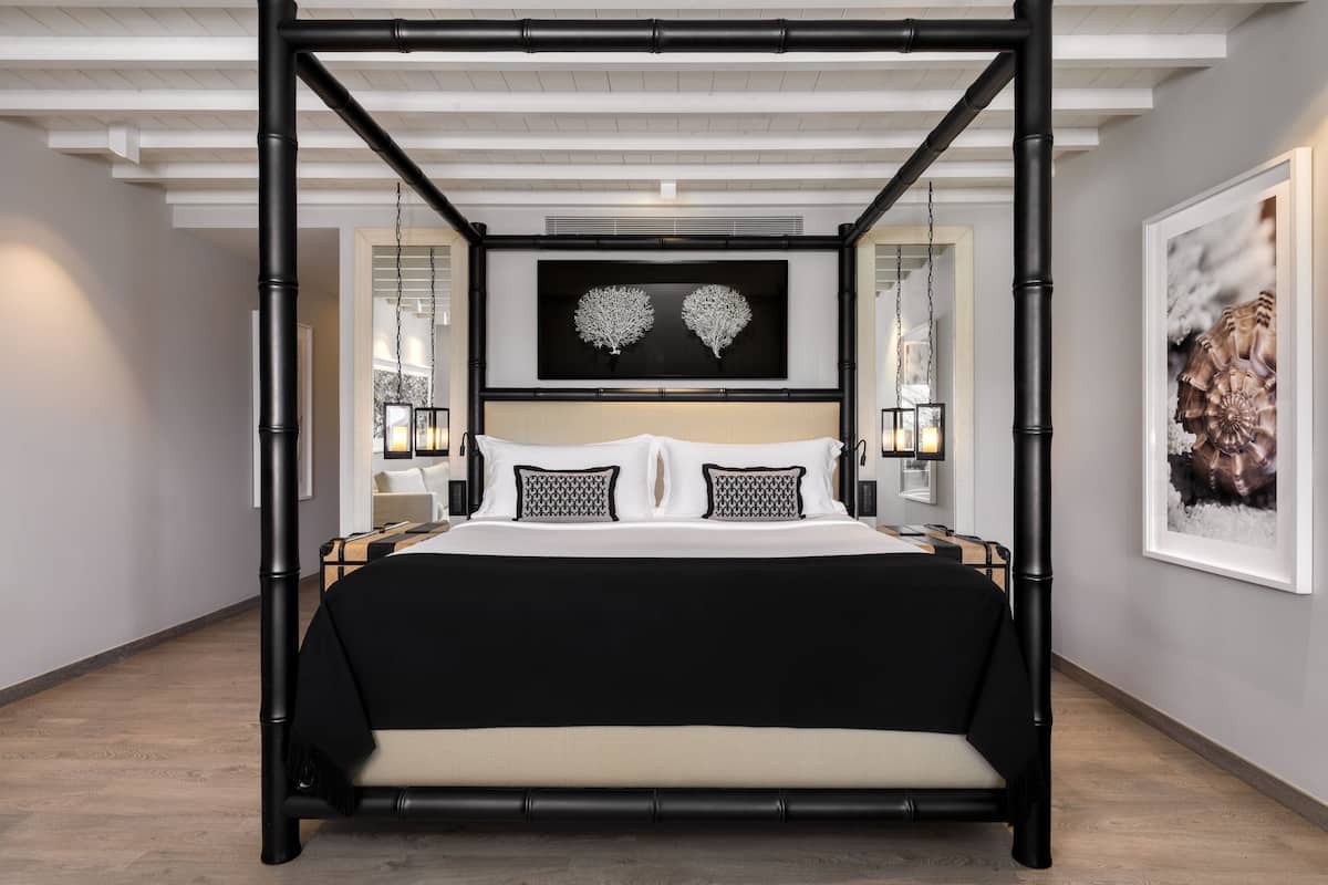 Suite, Non Smoking | 1 bilik tidur, peralatan tempat tidur premium, bar mini