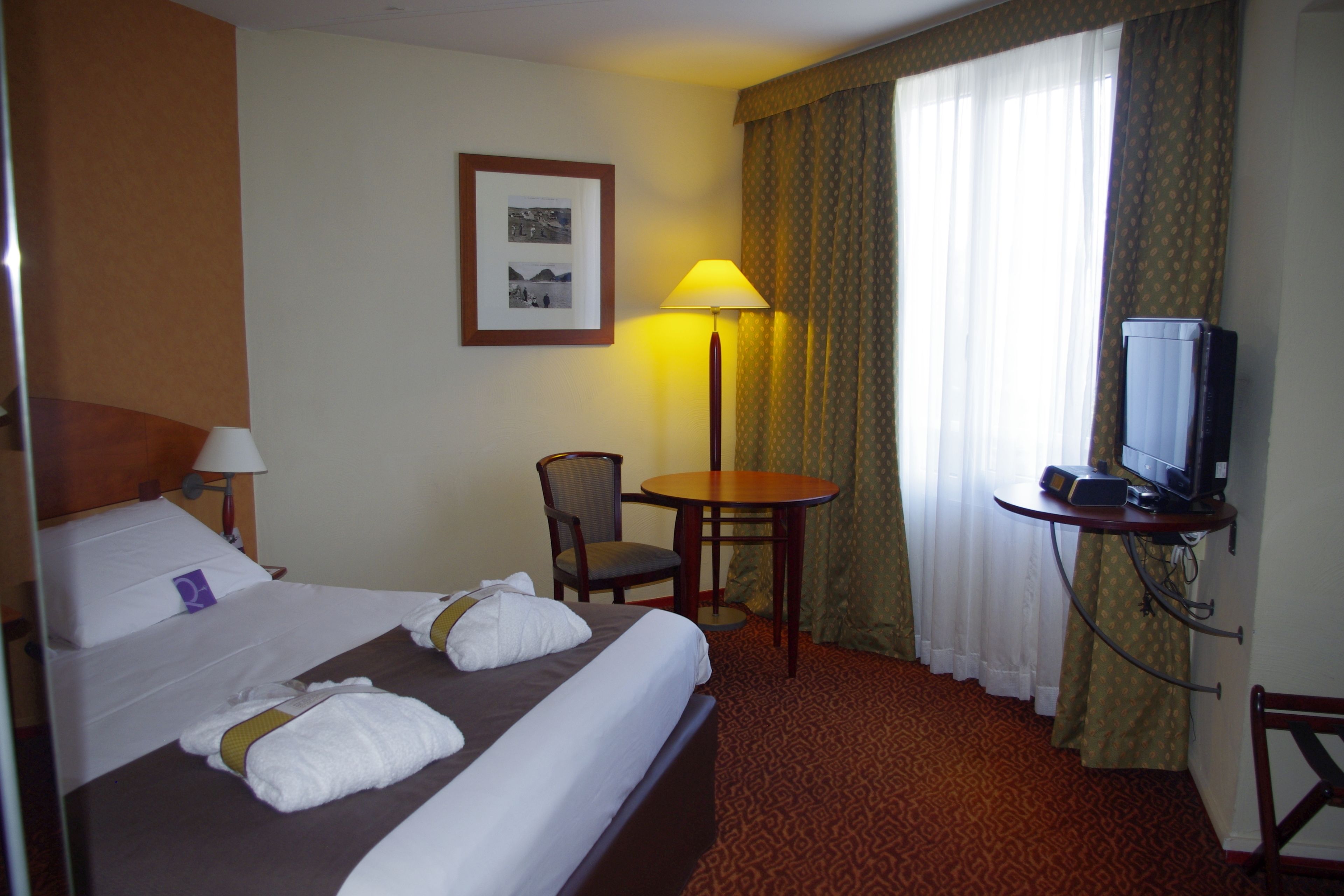 Superior Double Room | Premium bedding, minibar, desk, blackout drapes