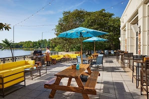 Breakfast, lunch, dinner served; American cuisine, al fresco dining